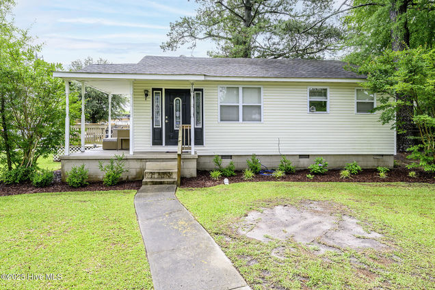 918 Meadows Street New Bern, NC House Sold - Photo 1 of 42. Opens carousel modal