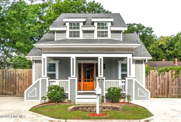 7 Montgomery Avenue Wilmington, NC House Pending - Photo 1 of 39. Opens carousel modal