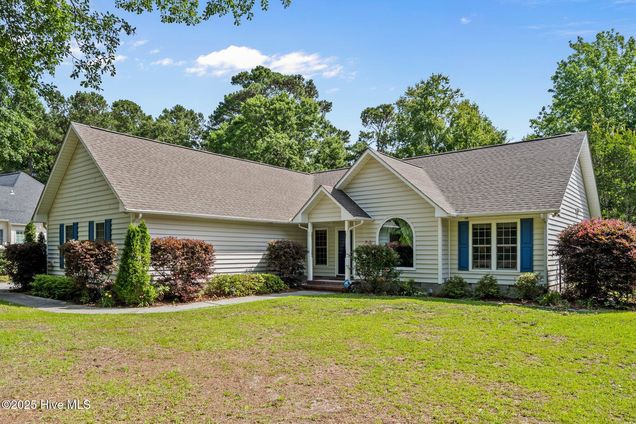 331 Long Leaf Drive Hampstead, NC House Active - Photo 1 of 51. Opens carousel modal