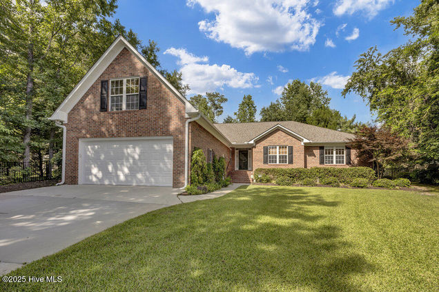 904 Woodridge Court