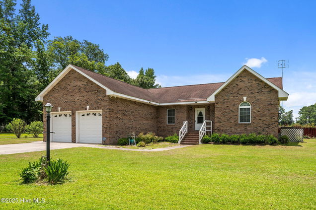 102 Carl'S Woods Drive
