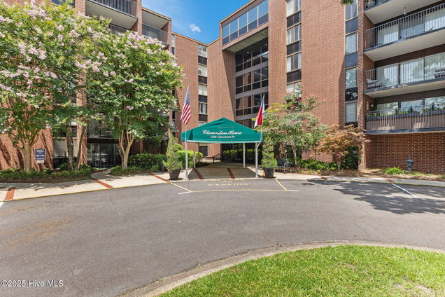 1100 Clarendon Street Unit 203