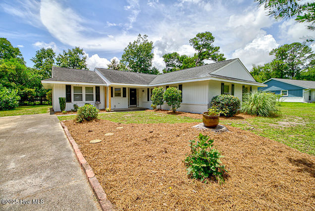 121 W Bedford Road
