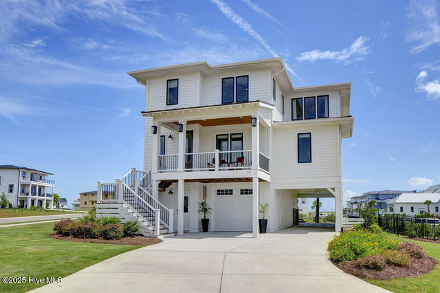 11 Amidships Lane Hampstead, NC House Active - Photo 1 of 100. Opens carousel modal