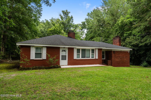 2506 Madison Circle Greenville, NC House Active - Photo 1 of 45. Opens carousel modal