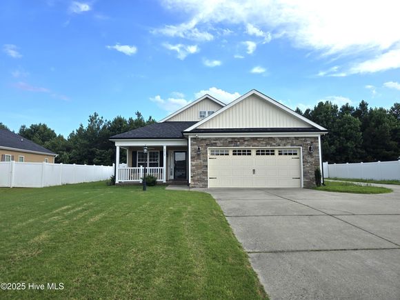 2215 Crescent Drive Wilson, NC House Active - Photo 1 of 24. Opens carousel modal