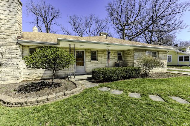 2426 W Petty