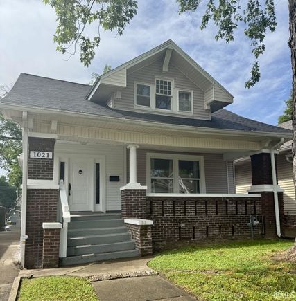 1021 E Blackford