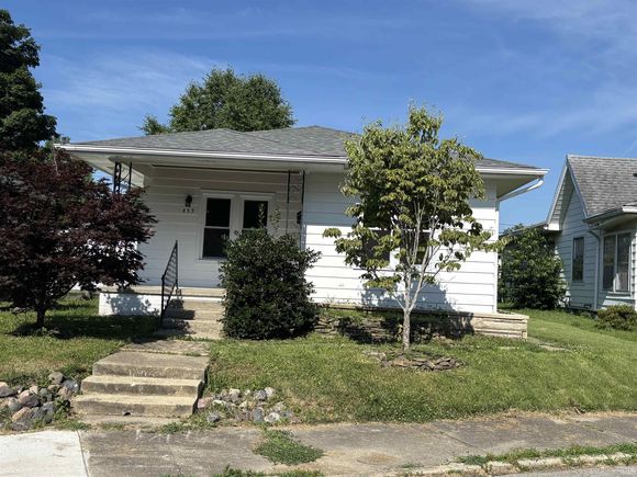853 Ridgeway Vincennes, IN House Active - Photo 1 of 26. Opens carousel modal