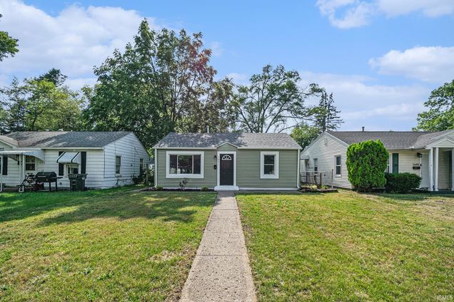 1641 N Adams South Bend, IN House Active - Photo 1 of 16. Opens carousel modal