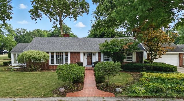 2624 MERIVALE