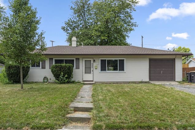 5327 N Stony Run Fort Wayne, IN House Active - Photo 1 of 36. Opens carousel modal
