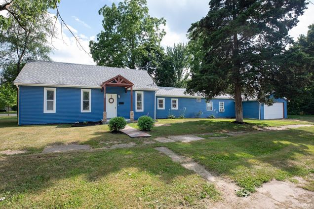1002 Elm Rochester, IN House Active - Photo 1 of 20. Opens carousel modal
