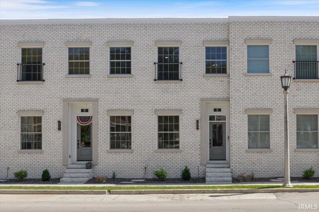415 E Lakeshore