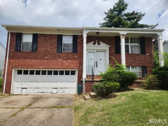 4200 Oxmoor Evansville, IN House Active - Photo 1 of 25. Opens carousel modal