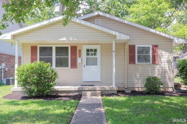 734 E Blackford