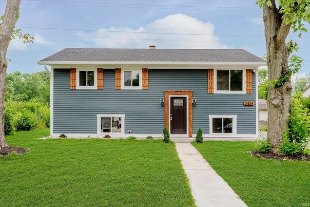 2424 Balmoral