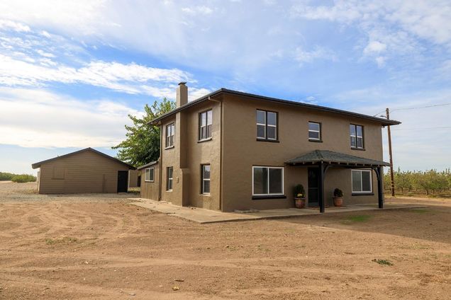 22484 Mariposa Road Escalon, CA House Active - Photo 1 of 84. Opens carousel modal