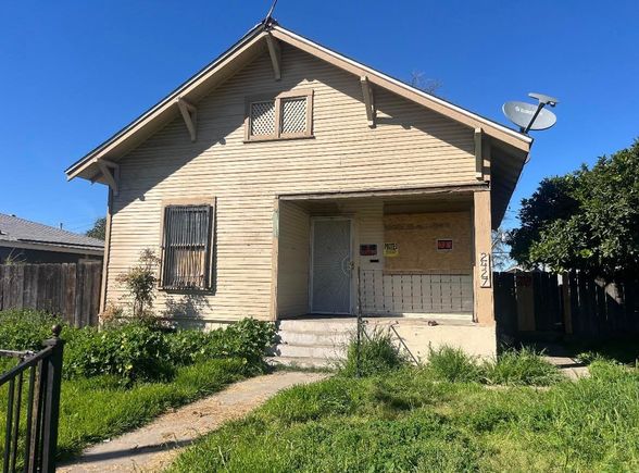 2427 E Tyler