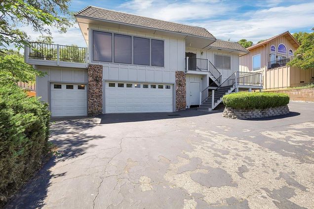 11211 N Lakeshore