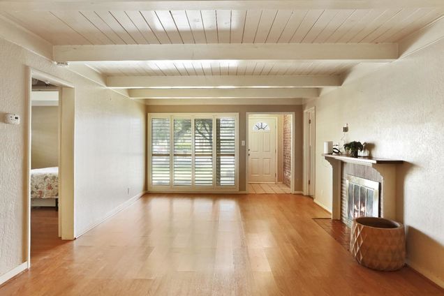 1132 Douglas Road