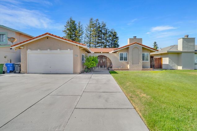 1125 W Tuolumne Road