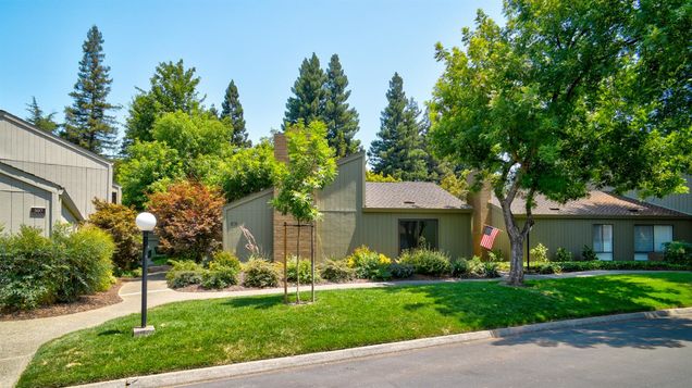 401 Dunbarton Circle