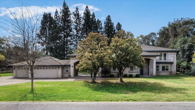 5242 E Hildreth Lane