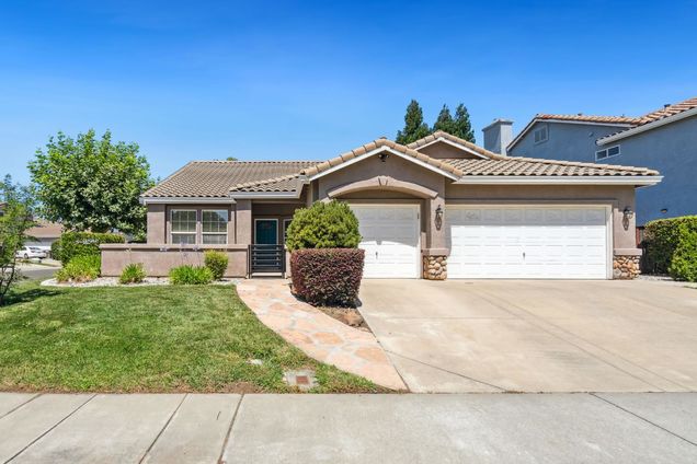 3900 Ginko Way