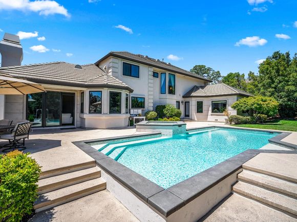 5563 Sur Mer Drive