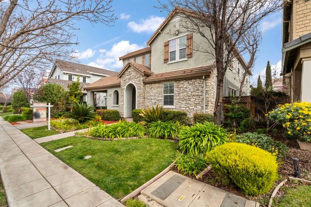 122 N Sierra Madre Street