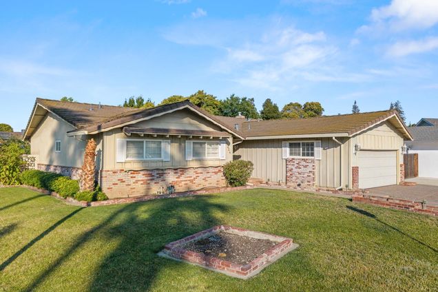 8324 Rothesay Place