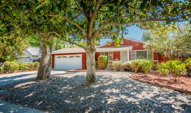 754 Hawthorn Lane
