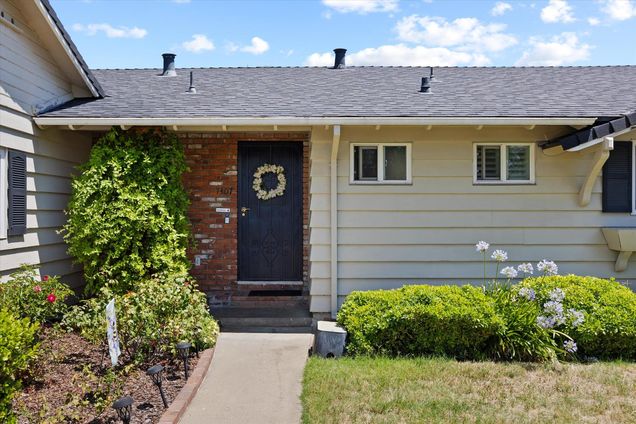 1307 Stafford Way Yuba City, CA House Active - Photo 1 of 32. Opens carousel modal