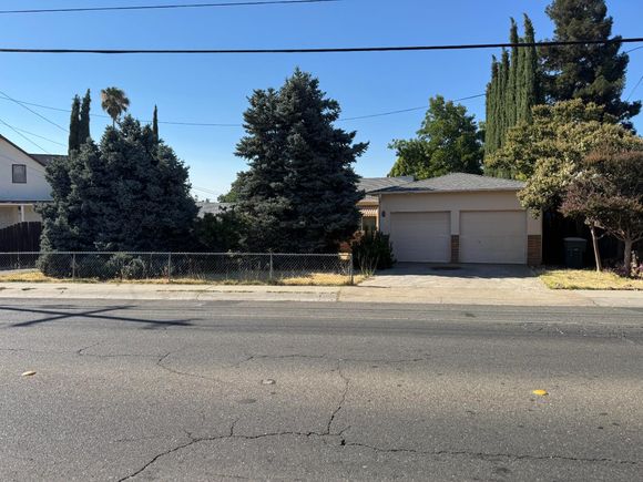 737 Franklin Avenue