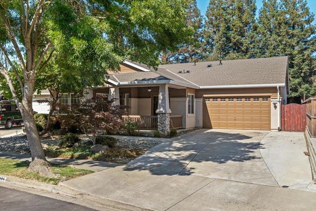 426 Treecrest Circle
