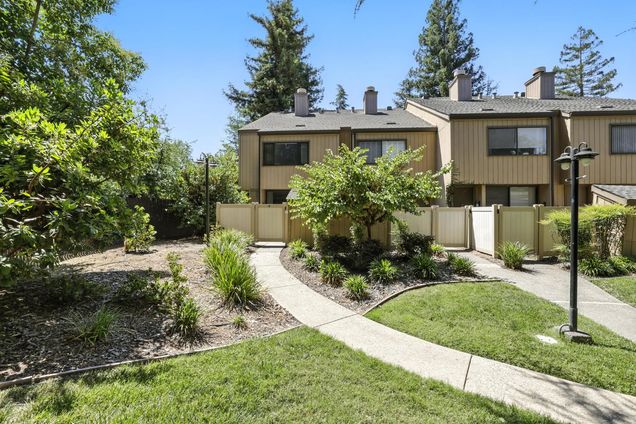 536 Woodside Oaks Unit 4