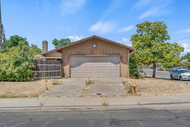 2610 Marseille Way