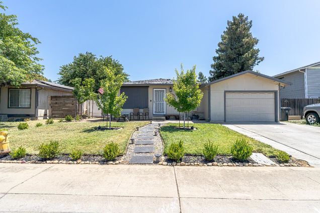 1121 Creekside Way