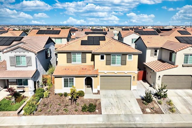 7032 Golden Glow Way Roseville, CA House Active - Photo 1 of 65. Opens carousel modal
