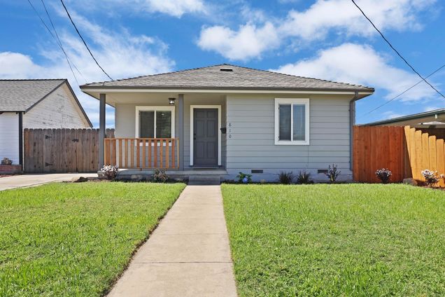 810 Edythe Street Manteca, CA House Active - Photo 1 of 19. Opens carousel modal