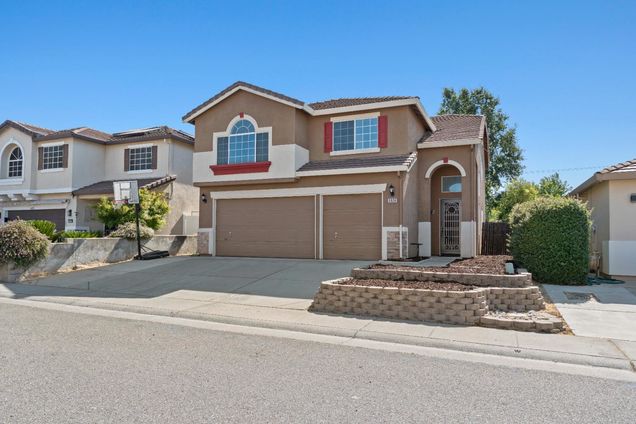 6924 Trailride Way Citrus Heights, CA House Active - Photo 1 of 25. Opens carousel modal
