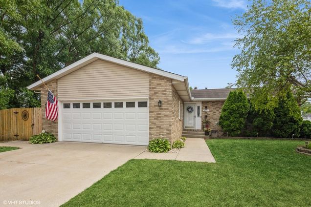 901 Woodhollow Drive Schererville, IN House Contingent - Photo 1 of 23. Opens carousel modal