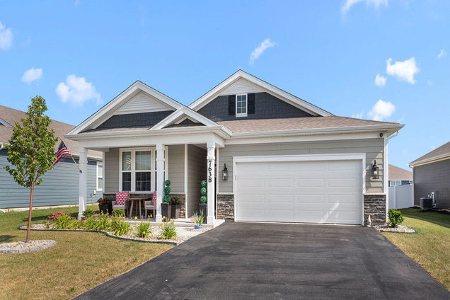 7638 W 105th Place