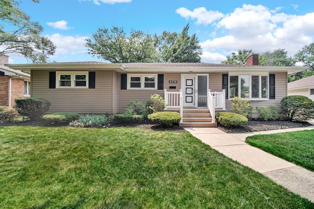 8228 Greenwood Avenue Munster, IN House Active - Photo 1 of 23. Opens carousel modal