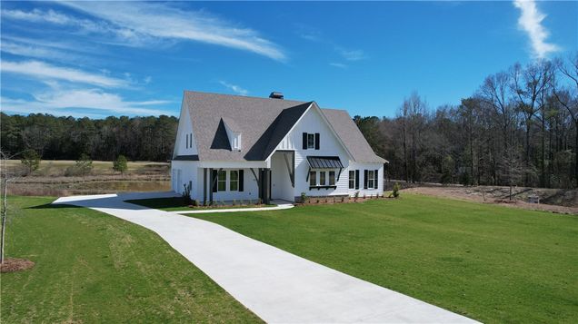 0013 Hunters Hill Lane Auburn, AL House Active - Photo 1 of 36. Opens carousel modal