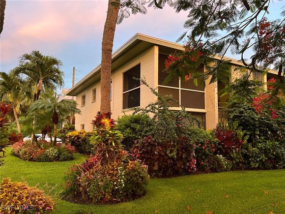 313 6th Street S Unit 313 Naples, FL Condo Active - Photo 1 of 24. Opens carousel modal