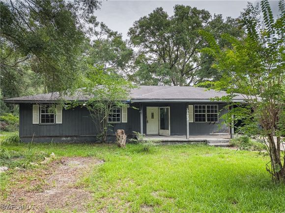 1103 SE 1 Street Chiefland, FL House Active - Photo 1 of 20. Opens carousel modal