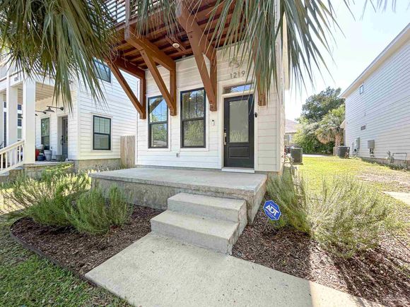 1219 N Guillemard St Pensacola, FL House Active - Photo 1 of 22. Opens carousel modal