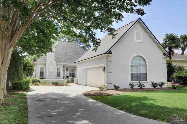 1137 Willowood Cir Gulf Breeze, FL House Active - Photo 1 of 45. Opens carousel modal